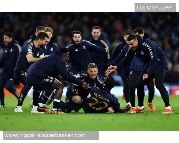 英超历史冷门：拜仁逆袭皇马1-0全场沸腾瞬间回顾