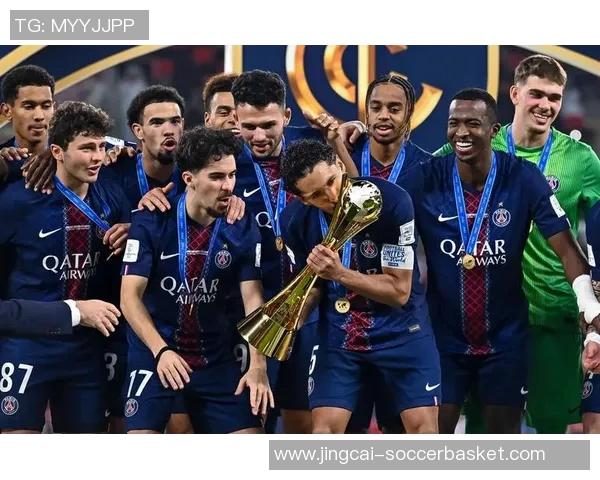 足总杯曼城大胜巴黎圣日耳曼乌龙球引发争议判罚全场沸腾