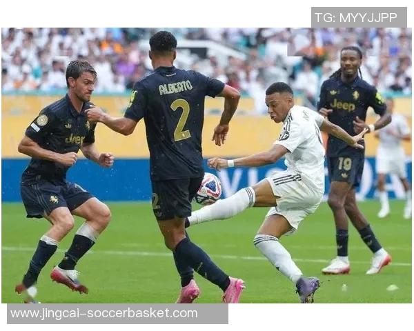 英超经典对决曼联逆转皇马补时绝杀引爆全场激情